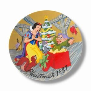 THE DISNEY COLLECTION CHRISTMAS 1987 SNOW WHITES SURPRISE LIMITED EDITION PLATE